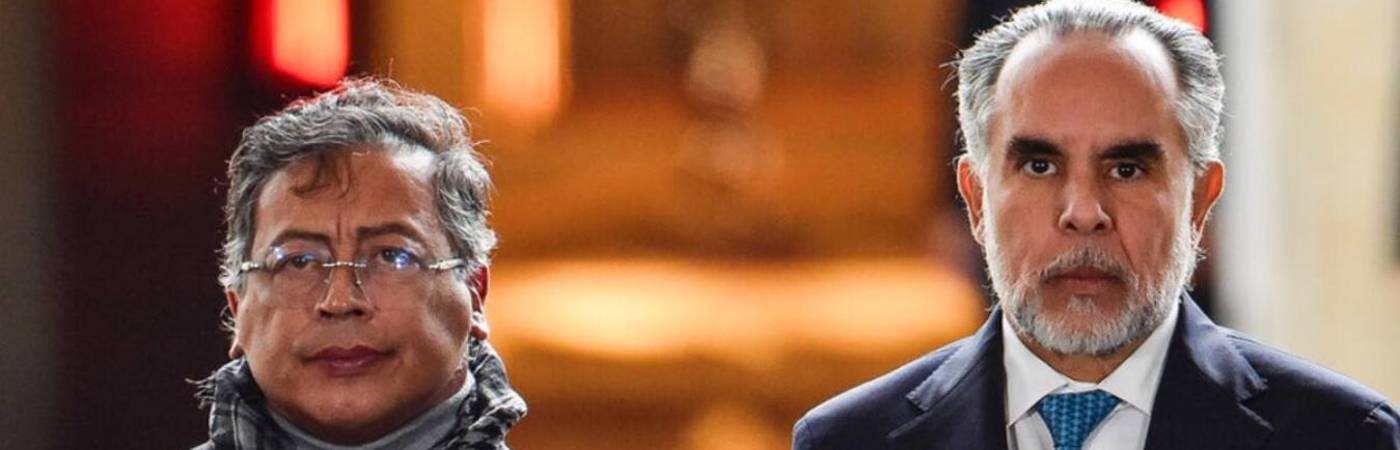 Gustavo Petro (izq.), presidente de Colombia y Armando Bedetti, ministro del Interior. / FOTO: COLPRENSA