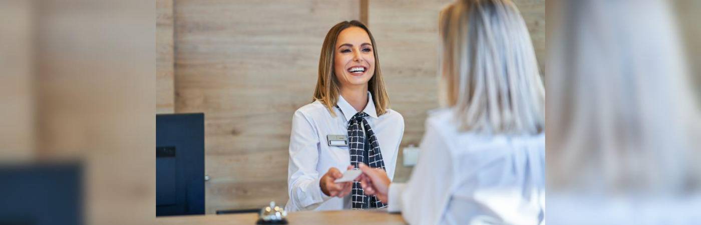 No lo piense, postúlese a estas vacantes de recepcionista y conéctese con un empleo formal. /FOTO: CANVA