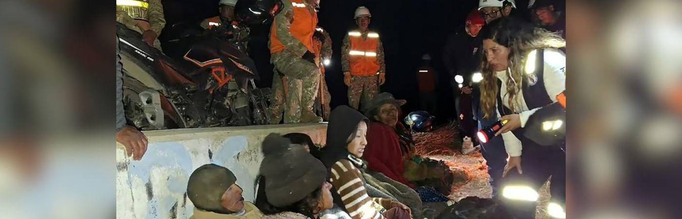El presidente de Perú indicó que el Gobierno respondió con rapidez y envió ayuda humanitaria y asistencia urgente a las familias damnificadas. FOTO: MINISTRO DE DEFENSA DE PERÚ - AFP