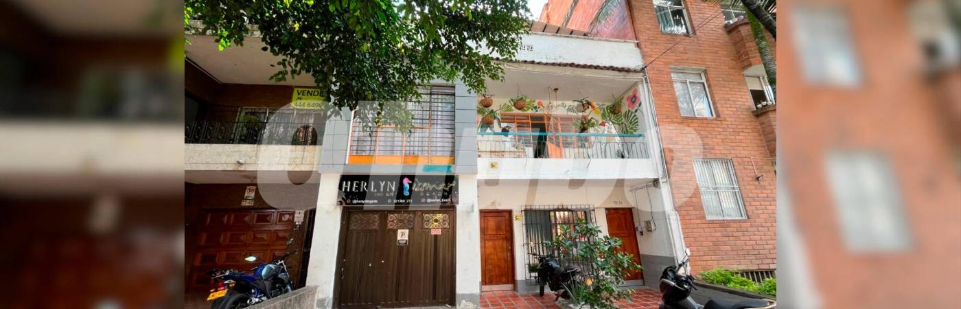 En el tercer piso de esta propiedad, ubicada sobre la calle 43 con la carrera 77, cayó el extranjero el jueves anterior. /FOTO: ANDRÉS FELIPE OSORIO GARCÍA