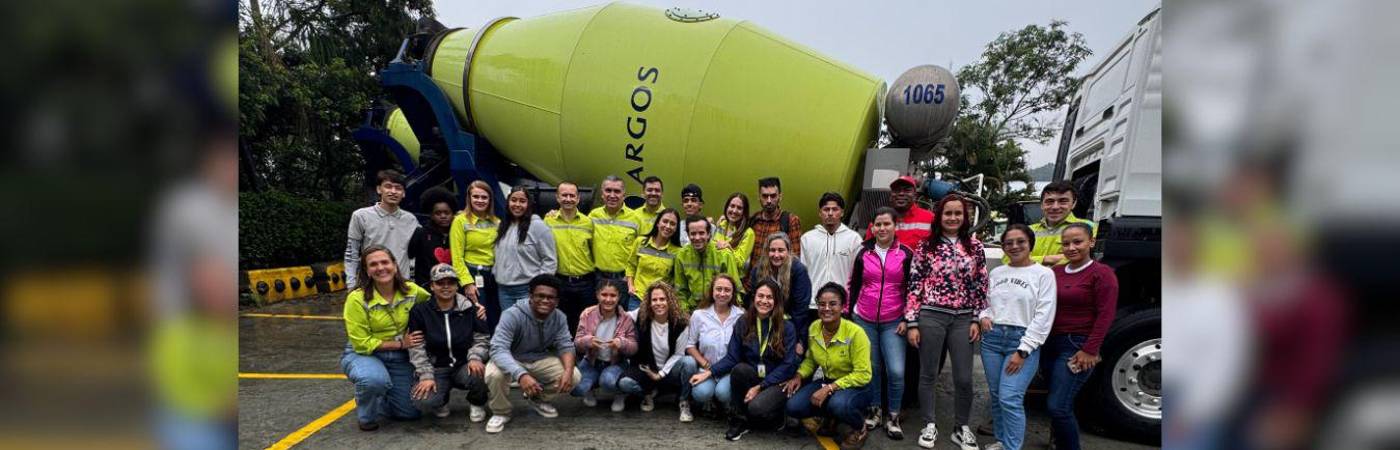 Escuela de Maestros, Parceras Emprendendo y Sueños que Transforman son los tres pilares que tendrá esta alianza entre Cementos Argos y 'Parceros'. / FOTO: CORTESÍA ALCALDÍA DE MEDELLÍN