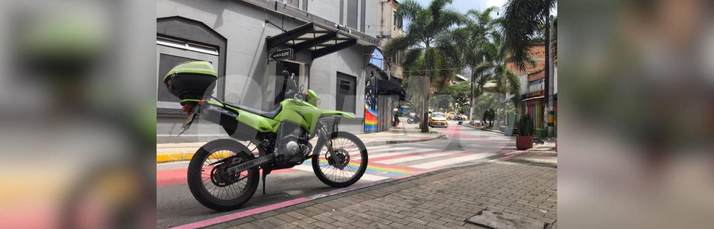 Uniformados de la Policía Metropolitana estuvieron recolectando información en la zona de los hechos para ubicar a los responsables. /FOTO: LAURA ROSA JIMÉNEZ VALENCIA