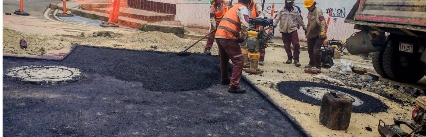Reparación del hueco en la carrera 39 con calle 59. FOTO: CORTESÍA EPM
