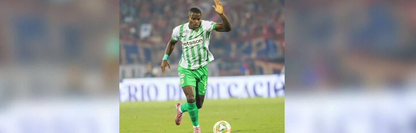 Andrés Felipe Román se ha convertido en titular induscutible en el equipo de Diego Arias. Suma 126 partidos y 21 goles con el Verde. FOTO: CAMILO SUÁREZ.