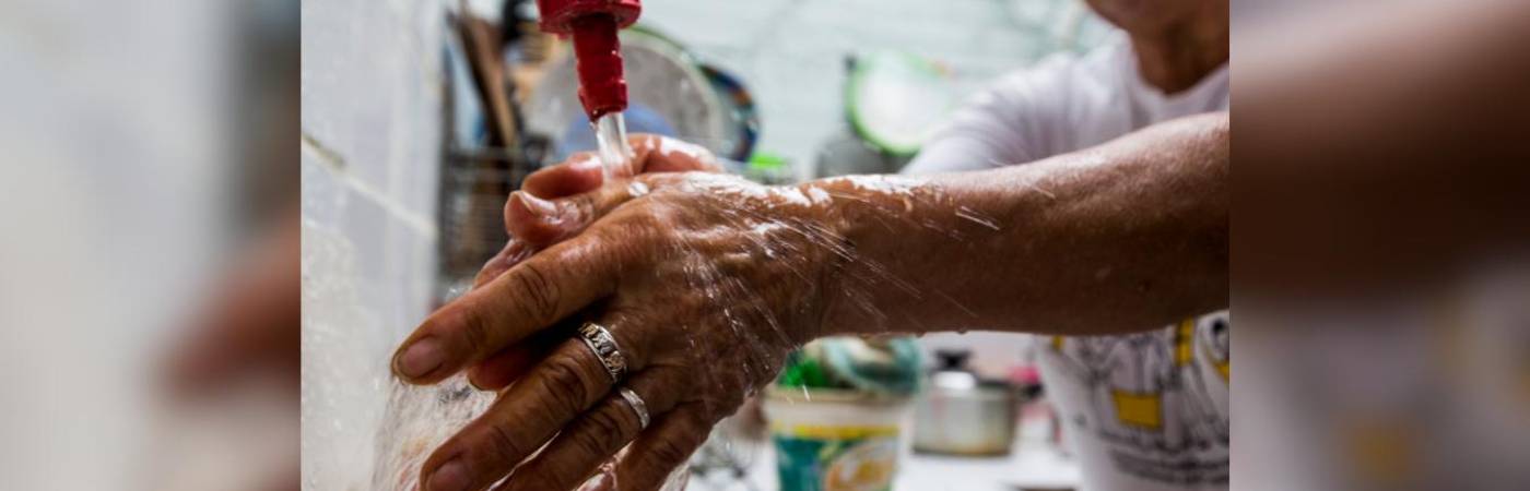 En el transcurso del día las familias podrán obtener agua desde la llave. /FOTO: JULIO HERRERA