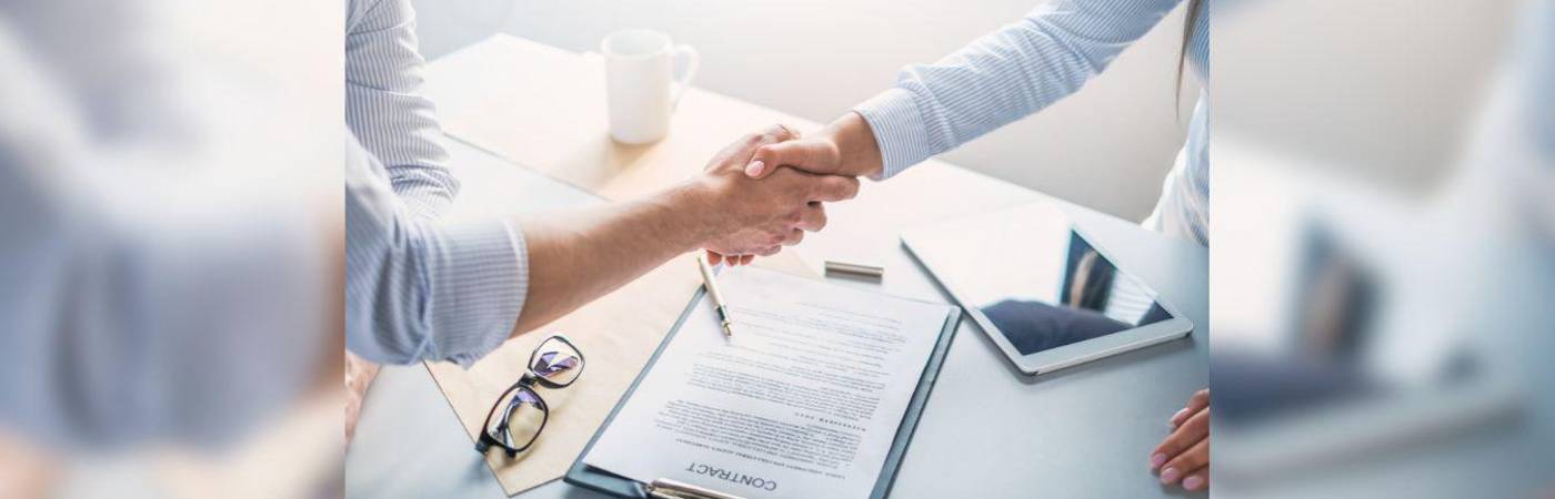 Según estudios del Dane, más del 50 % de los trabajadores en Colombia carecen de un contrato formal, lo que los expone a riesgos laborales y económicos. / FOTO: CANVA