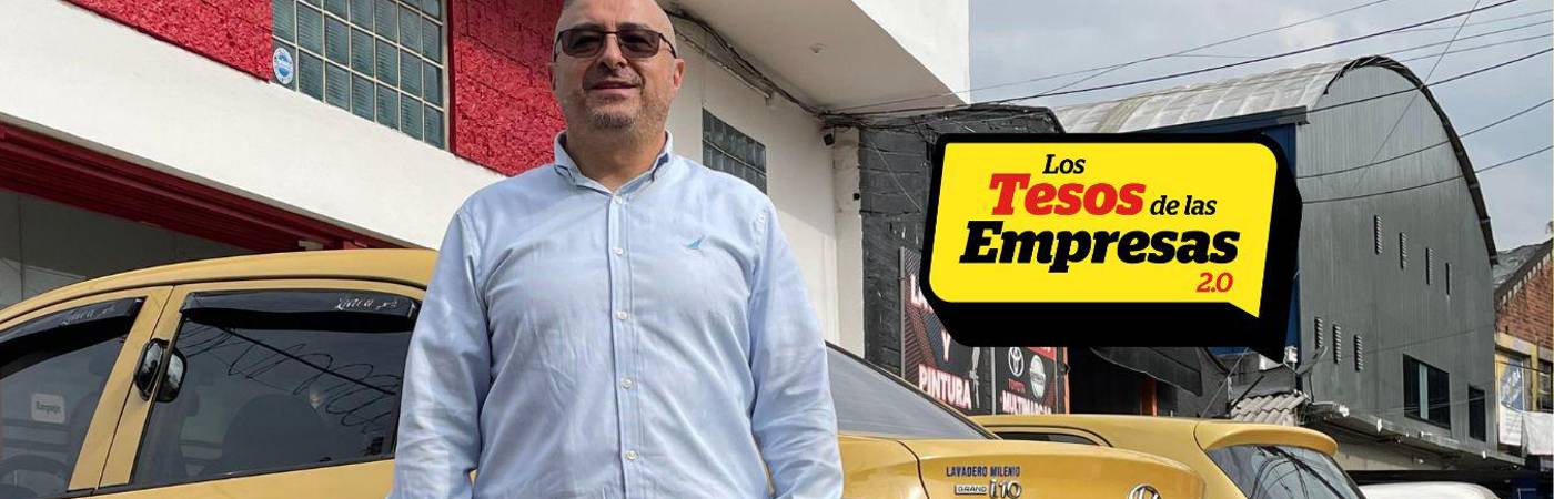 Francisco Edward Quintero Restrepo posa con orgullo al lado de los amarillos. Es un apasionado de los carros en general. FOTOS: JAIDER ESCOBAR