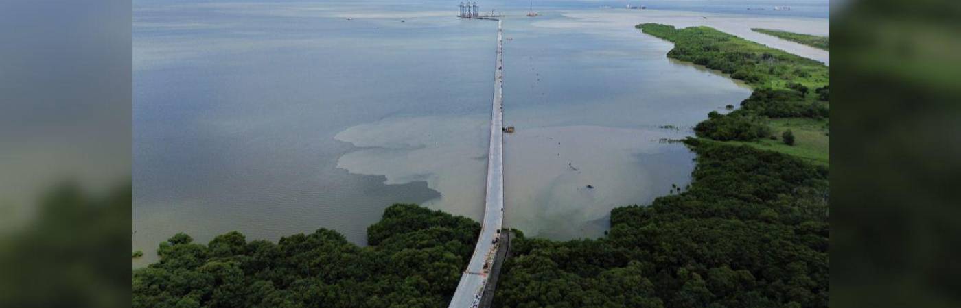 Las playas del Urabá antioqueño han reflejado el impacto del huracán Melissa con sus fuertes oleajes. / FOTO: MANUEL SALDARRIAGA