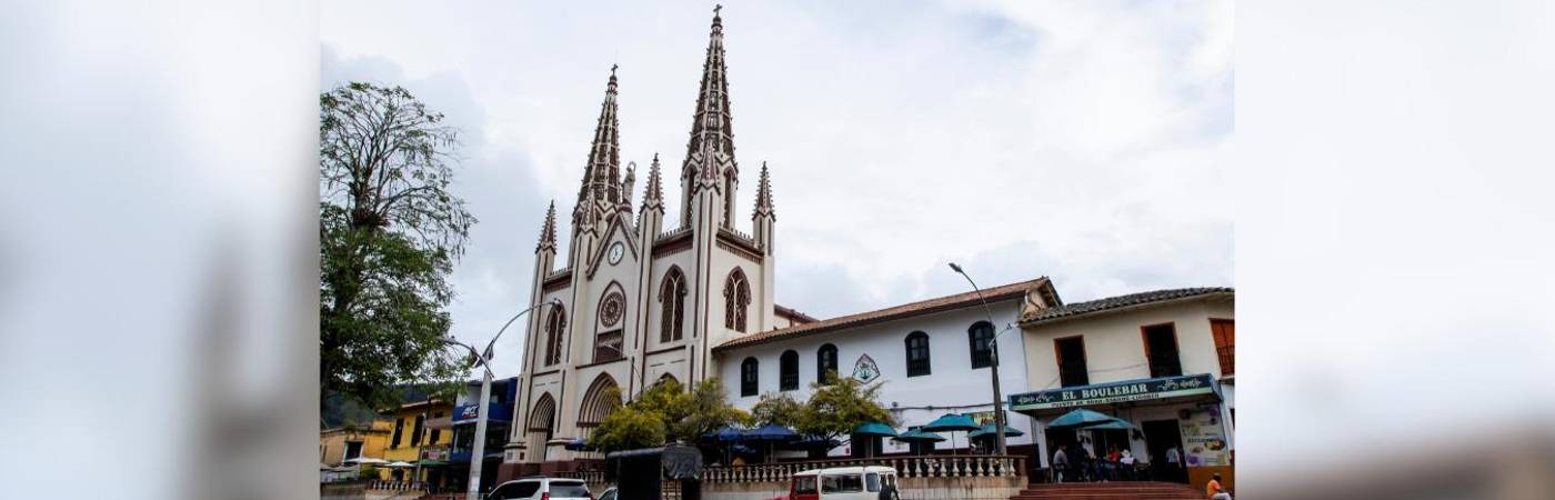 Parque principal de Frontino. / FOTO: JULIO CÉSAR HERRERA