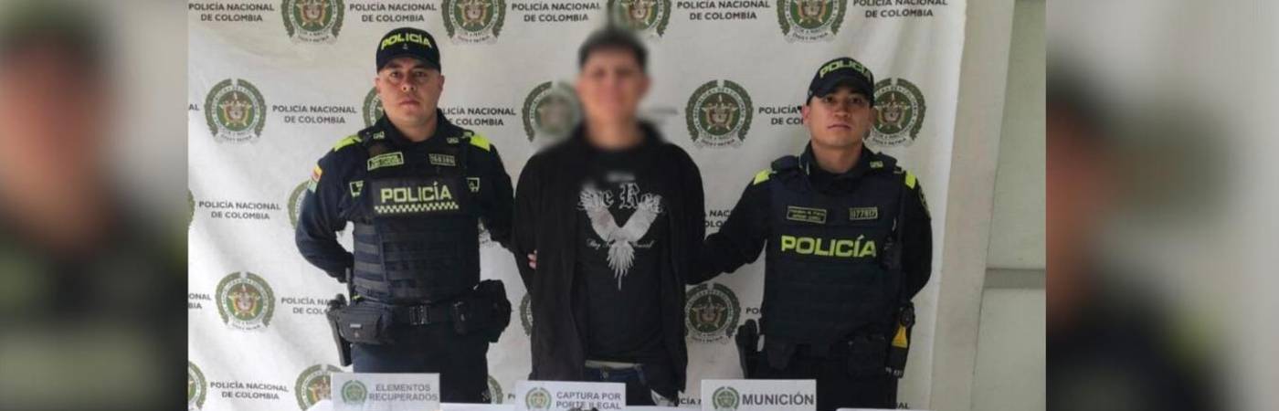 Un hombre fue capturado en medio de un atraco. FOTO: CORTESÍA POLICÍA METROPOLITANA