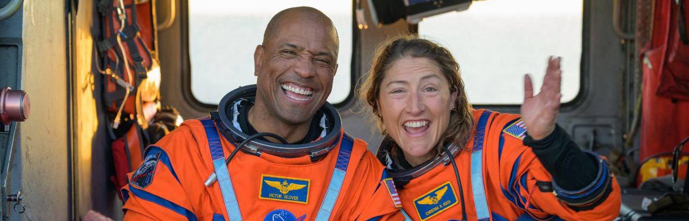 Victor Glover y Christina Koch, astronautas de la NASA que hicieron parte de la misión Artemis II. FOTO: NASA