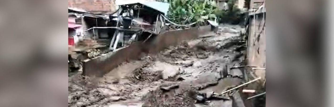 Los habitantes de la zona ya habían sido advertidos del peligro, y muchos lograron evacuar antes de la tragedia. FOTOS: : TOMADAS DE VIDEO