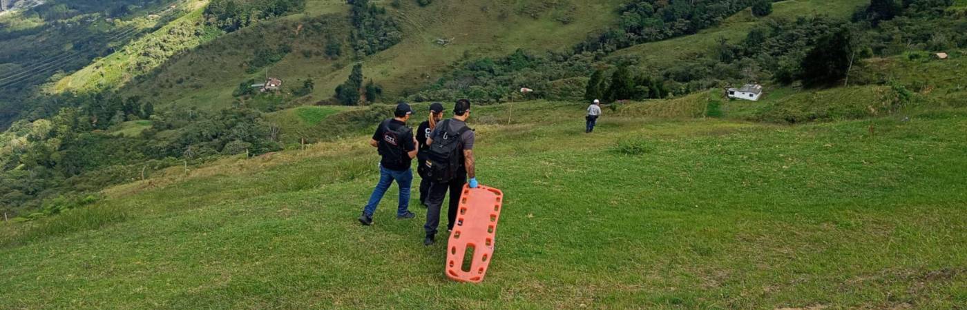 Agentes del CTI de la Fiscalía se encargaron de las labores judiciales. FOTO: CORTESÍA