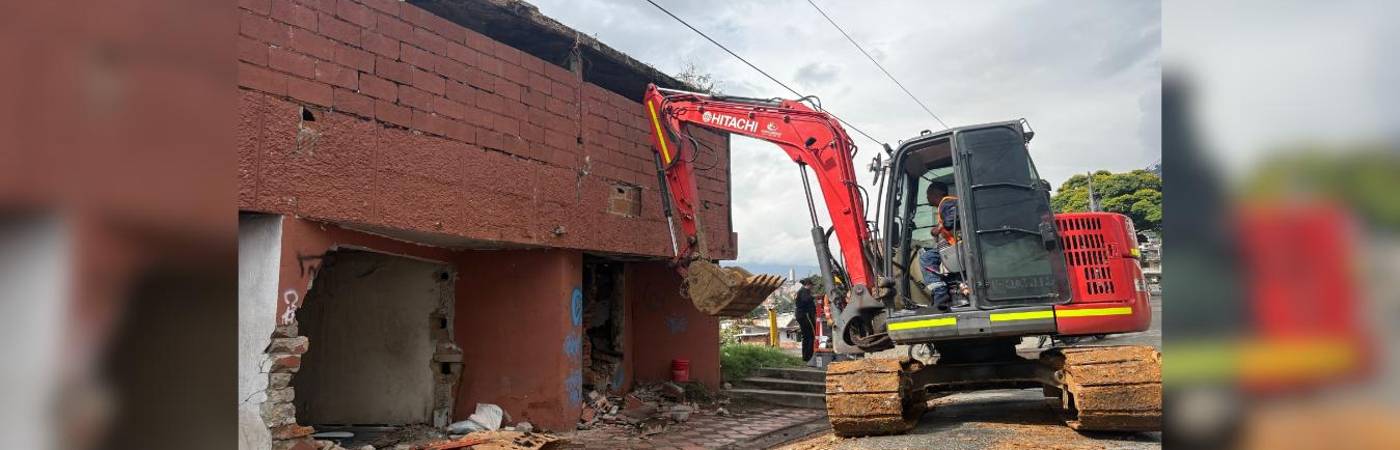 Casa en el Centro de Medellín usada como plaza de vicio fue demolida. FOTO: ALCALDÍA DE MEDELLÍN 