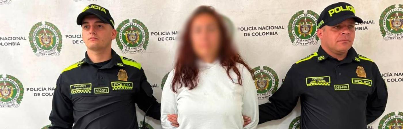 La mujer fue capturada por el delito de maltrato animal. FOTO: CORTESÍA POLICÍA METROPOLITANA 
