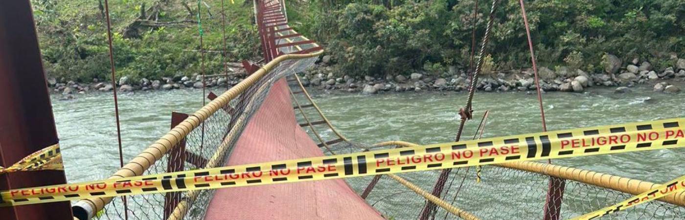 Autoridades investigan si se trató de un sabotaje o de errores en su construcción. FOTO: FACEBOOK LLORO STEREO 88.3 FM