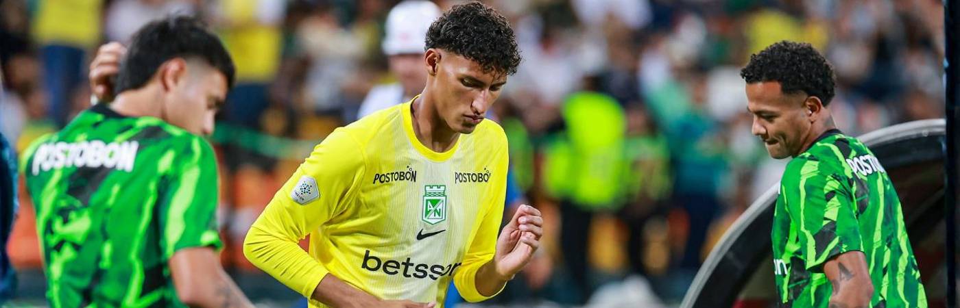 De izquierda a derecha: Nicolás Rodríguez, Kevin Cataño (portero) y César Haydar. FOTO: MANUEL SALDARRIAGA