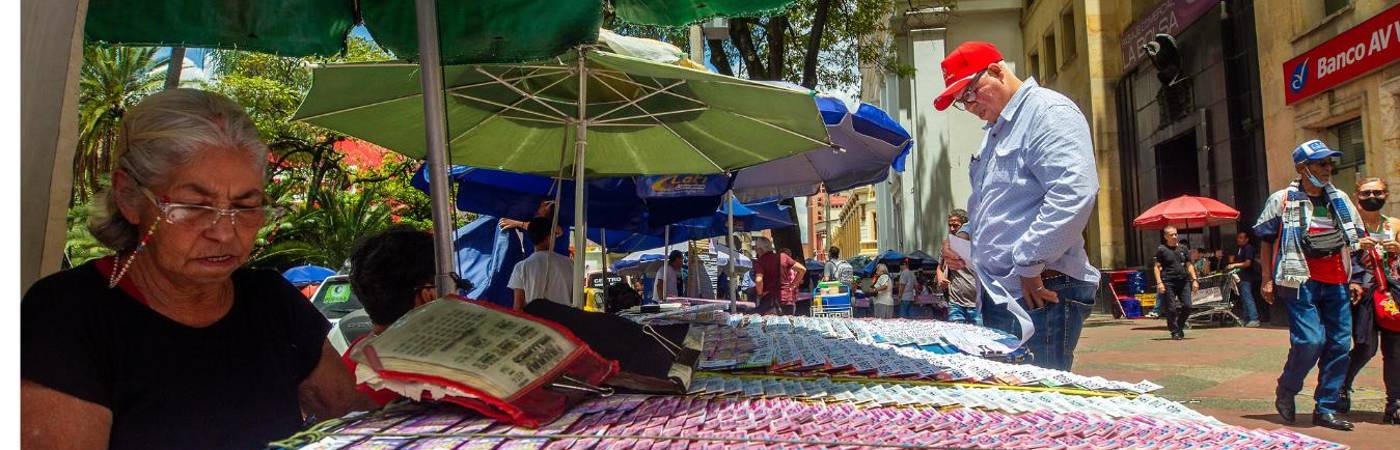 Un nuevo día de sorteos de las loterías ilusiona a los colombianos con una platica extra. / FOTO: CAMILO SUÁREZ