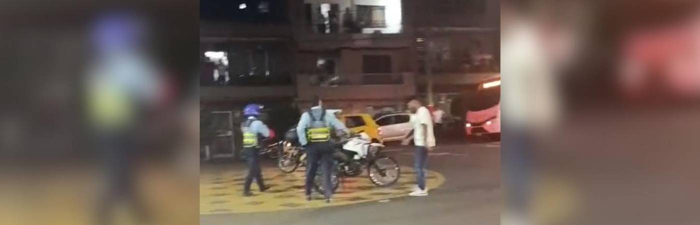 El comportamiento agresivo del motociclista quedó registrado en video y servirá como evidencia ante la autoridad competente. FOTO: TOMA DE VIDEO