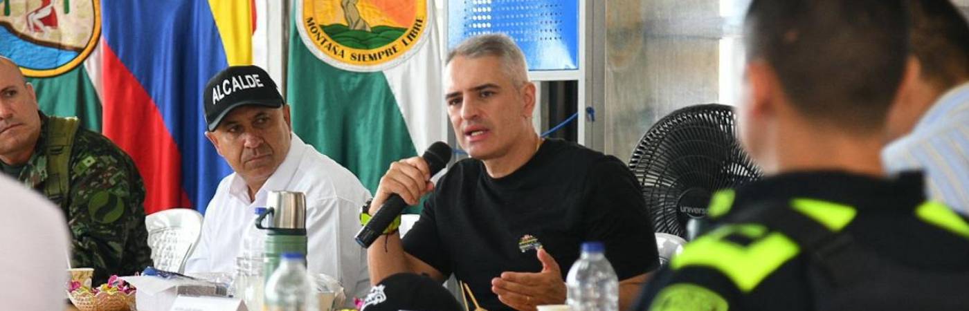Gobernador de Antioquia, Andrés Julián Rendón, en un consejo de seguridad en el Nordeste antioqueño. FOTO: GOBERNACIÓN DE ANTIOQUIA