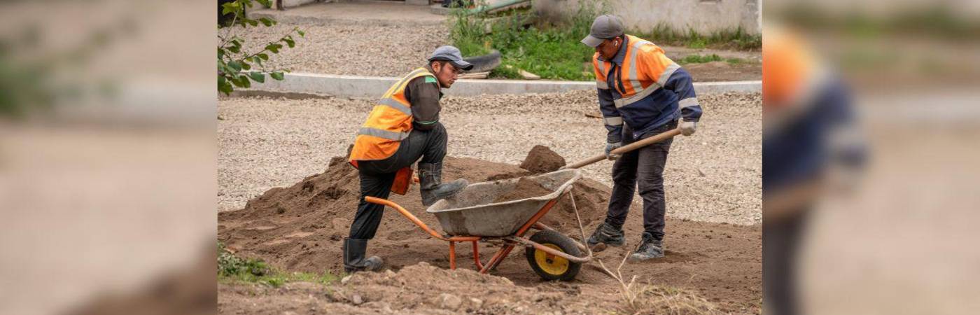 Aproveche esta jornada de empleo para que aplique a las vacantes disponibles para ayudantes de obra en Envigado. / FOTO: CANVA 
