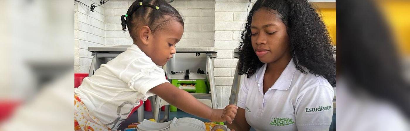 Con la ayuda de la Fundación, las madres adolescentes tiene apoyo para transformar sus vidas y las de sus hijos. / FOTO: CORTESÍA FUNDACIÓN JUANFE