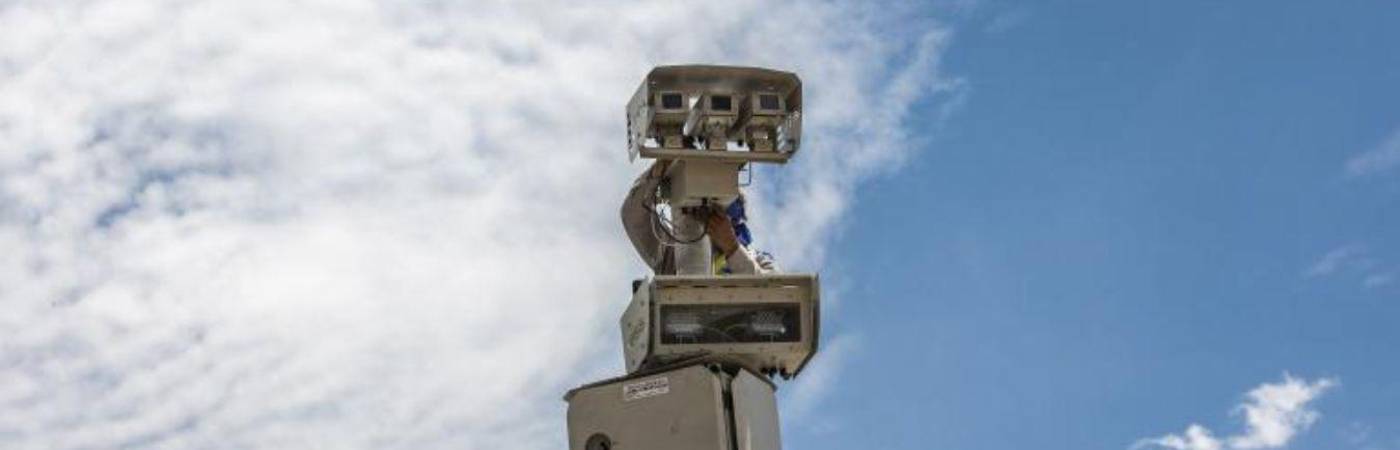 Junto al secretario de Movilidad, la alcaldesa determinará si es posible hacer el desmonte de la cámara ya instalada en el sector de La Seca. FOTO: CAMILO SUÁREZ