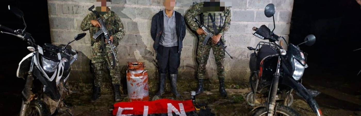 Uno de los capturados, presunto miembro del Eln en el norte del departamento. FOTO: CORTESÍA CUARTA BRIGADA DEL EJÉRCITO NACIONAL