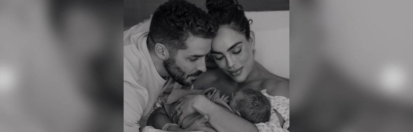 Días después de hablar de las complicaciones de su embarazo, la actriz paisa dio a luz en México junto a su esposo y su mamá. FOTO: INSTAGRAM @SARACORRALES