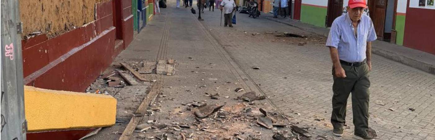 Así quedó una de las calles en Jardín, Suroeste antioqueño, tras el sismo de magnitud 7,4. FOTO: TOMADA DE @SOYDEITUANGO
