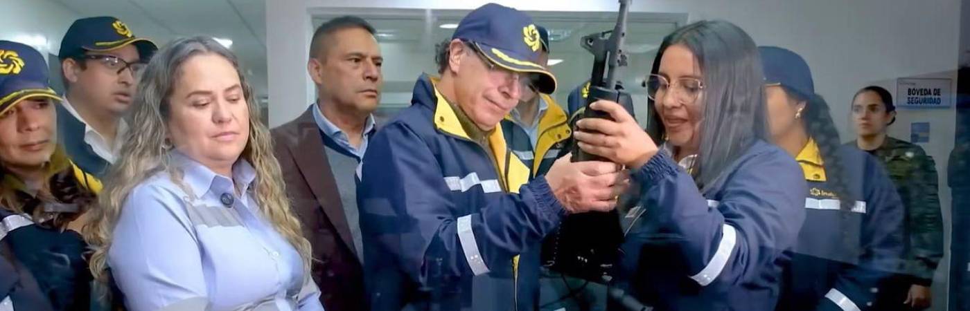 El fusil es analógico, con el propósito de no depender de software ni tecnologías extranjeras. FOTO: CAPTURA DE VIDEO X @PETROGUSTAVO