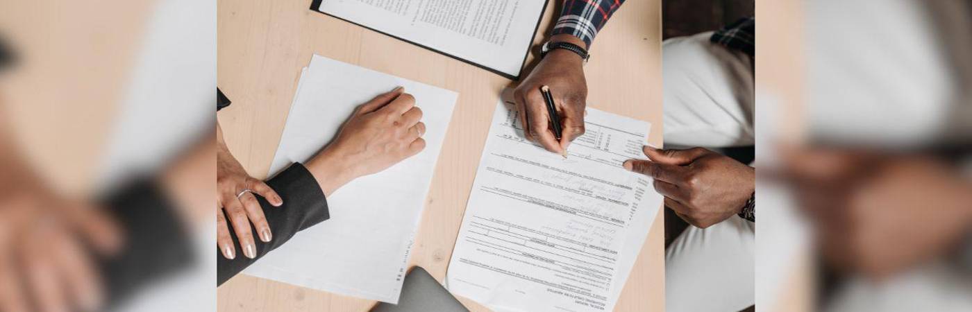 Es fundamental consultar la legislación laboral vigente en su país, ya que las reglas y plazos para la conversión de contratos pueden variar. / FOTO: CANVA