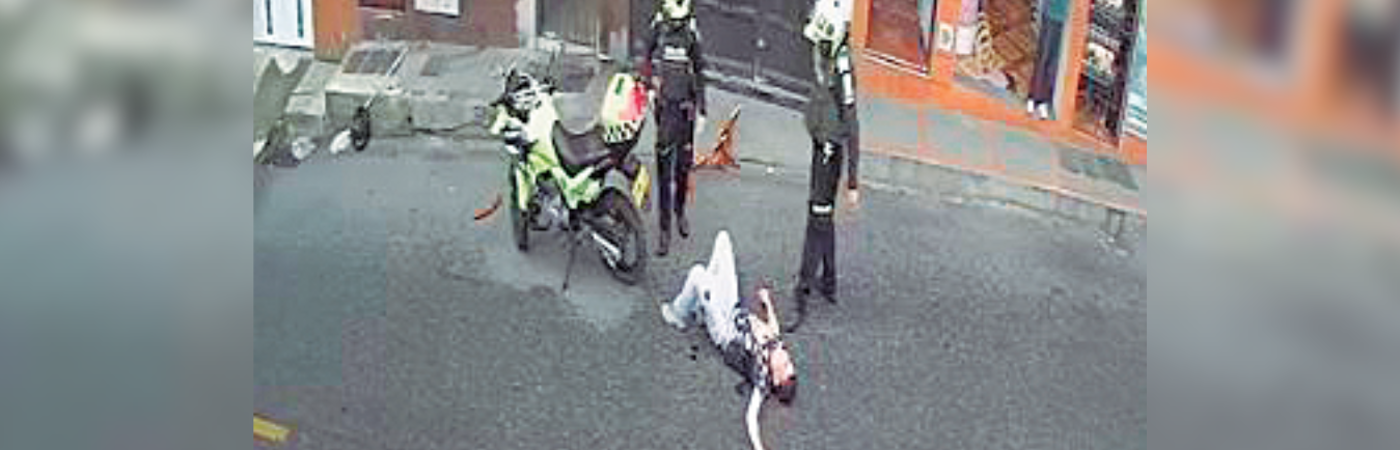 Un hombre,armado con un cuchillo,se enfrentó ala Policía tras agredir a su excuñada. /FOTO: CAPTURA DE VIDEO