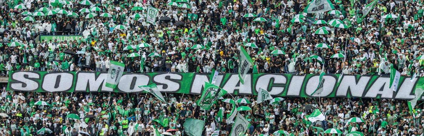 Los jugadores verdes tuvieron este domingo, 7 de junio, su último entrenamiento previo a la final con la compañía y apoyo de su hinchada en el Atanasio. FOTO: CAMILO SUÁREZ