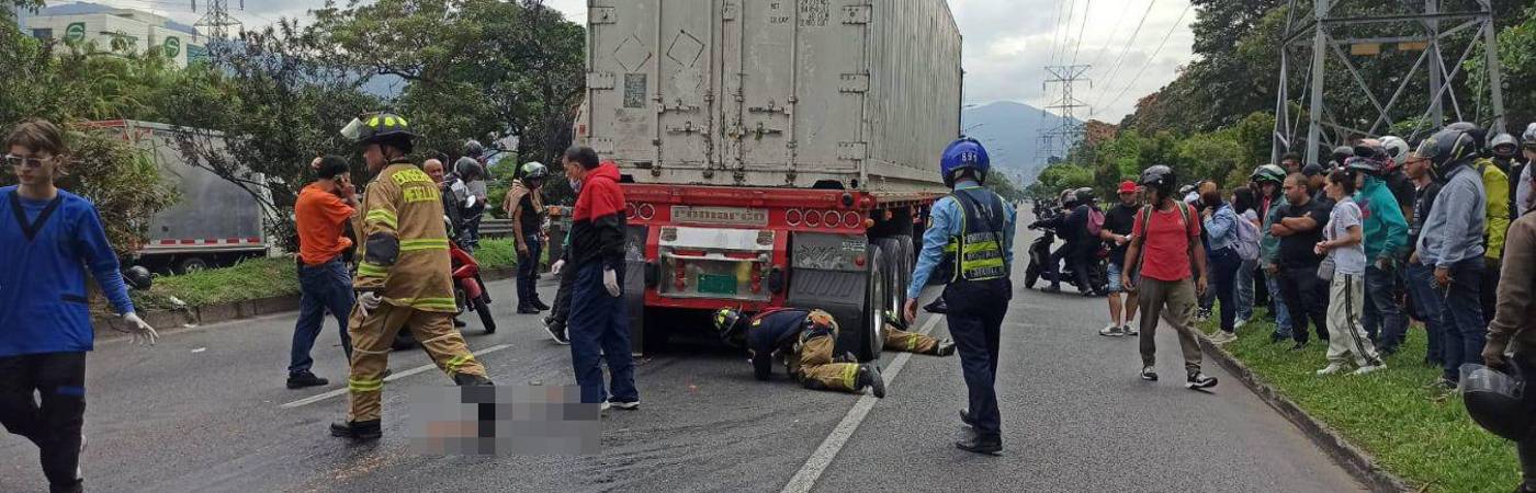 Accidente en la autopista. FOTO: REDES SOCIALES @cartagoaldia