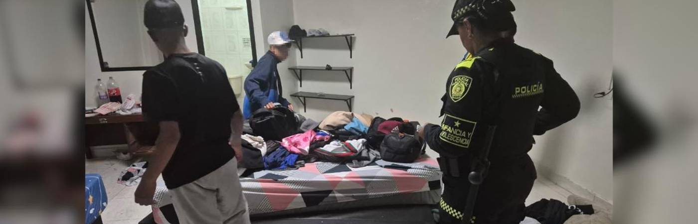 En esta habitación de hotel fue donde los policía de Infancia y Adolescencia encontraron a los menores de edad. FOTO: POLICÍA METROPOLITANA