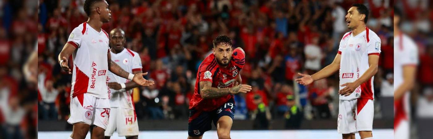 Francisco Fydriszewski (medio) es el goleador de la Liga BetPlay con 11 goles. /FOTO: MANUEL SALDARRIAGA