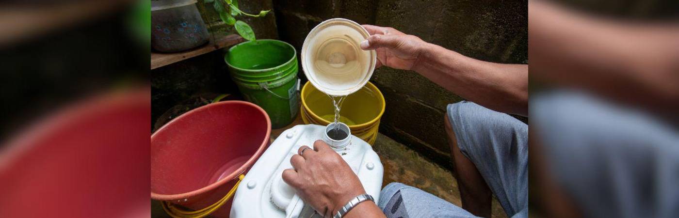 Atento a los sectores que tendrán cortes de agua para que recoja y no quede embalado. / FOTO: ARCHIVO