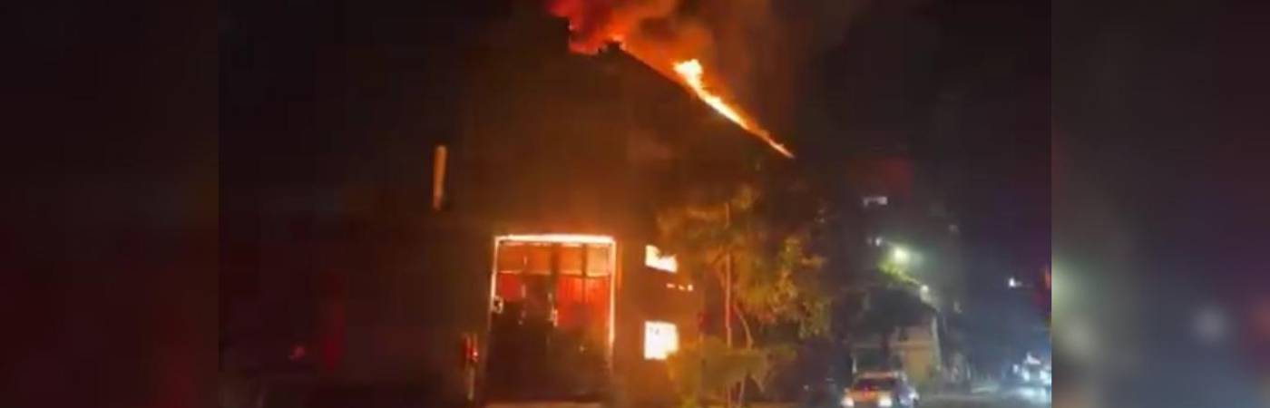 El incendio requirió la presencia de más de 100 unidades de emergencia. FOTO: CAPTURA DE VIDEO ALCALDÍA DE ITAGUÍ 