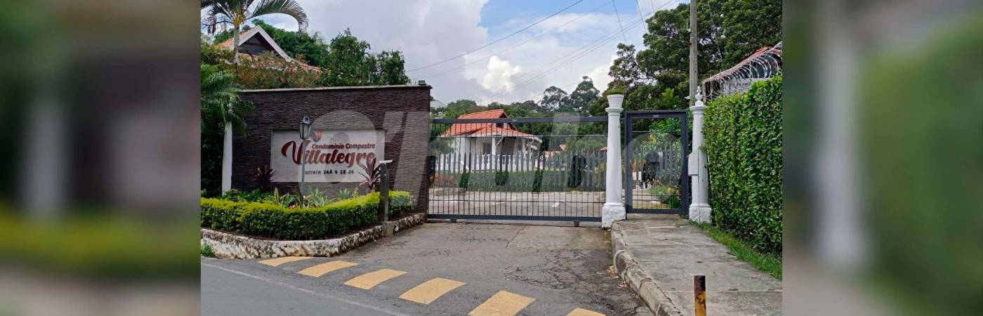 En una piscina de una de las viviendas de este condominio, ubicado en la carrera 14 con calle 15, el cual ya tiene 25 años, ocurrió el accidente fatal. /FOTO: SUSANA COGUA PÉREZ