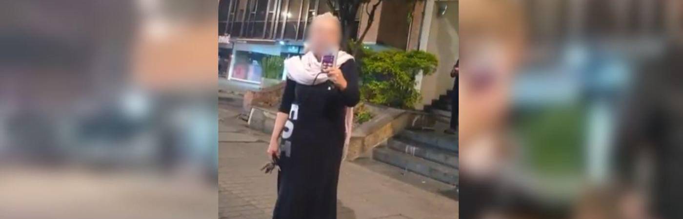 La mujer se habría molestado al ser llamada por su nombre de pila. FOTO: CAPTURA DE VIDEO @QHUBOMEDELLIN