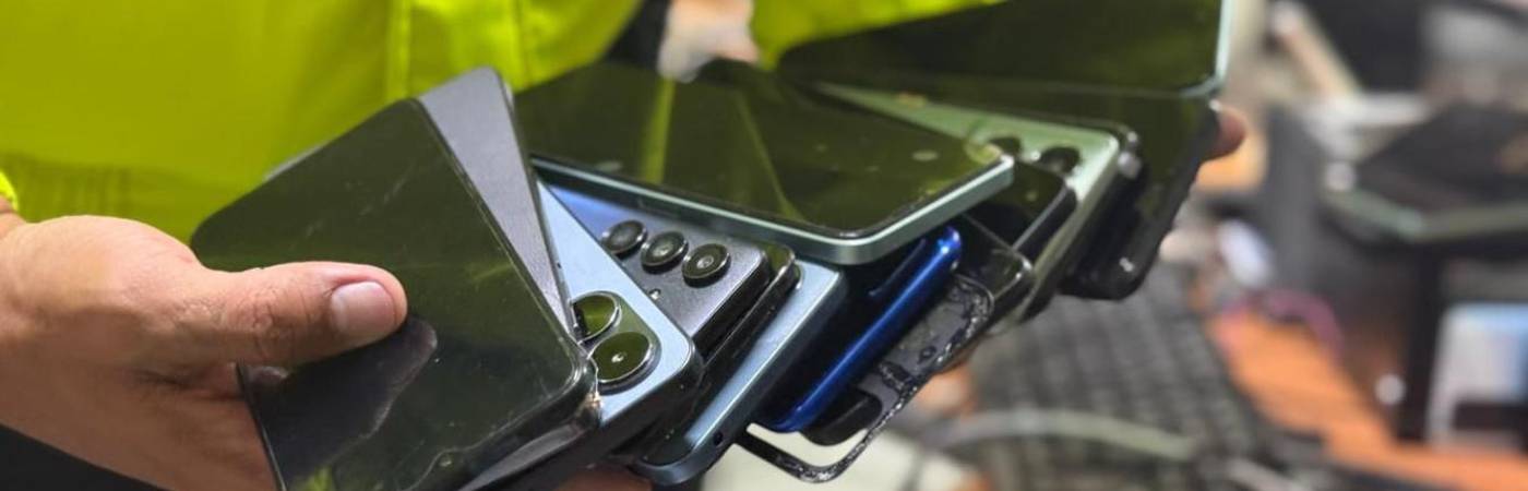 En uno de los locales se halló una bodega clandestina de celulares robados. FOTO: CORTESÍA POLICÍA METROPOLITANA