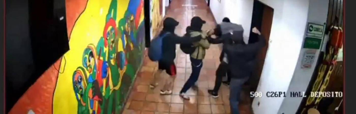 Las cámaras de seguridad del lugar captaron el momento del ataque. FOTO: TOMADA DE VIDEO