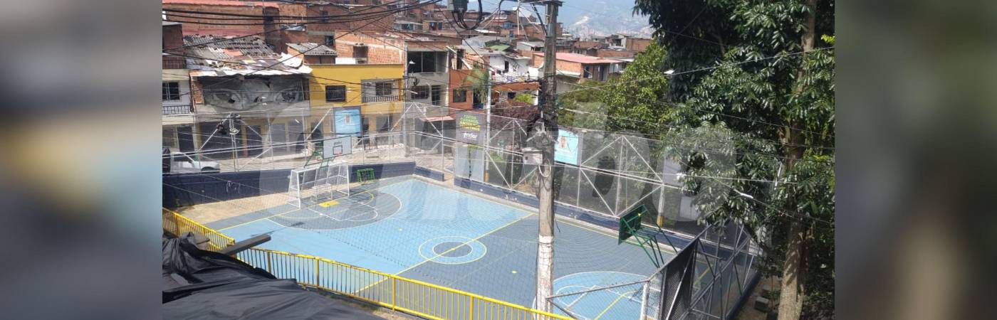 Esta es la cancha del Tierrero, donde ocurrió la riña tras un concierto de punk. FOTO: GUILLERMO LEÓN OSPINA MUÑOZ