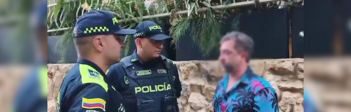 Momento en que uniformados del Grupo de Protección a la Infancia y Adolescencia de la Policía Metropolitana capturaron al estadounidense. /FOTO: POLICÍA METROPOLITANA