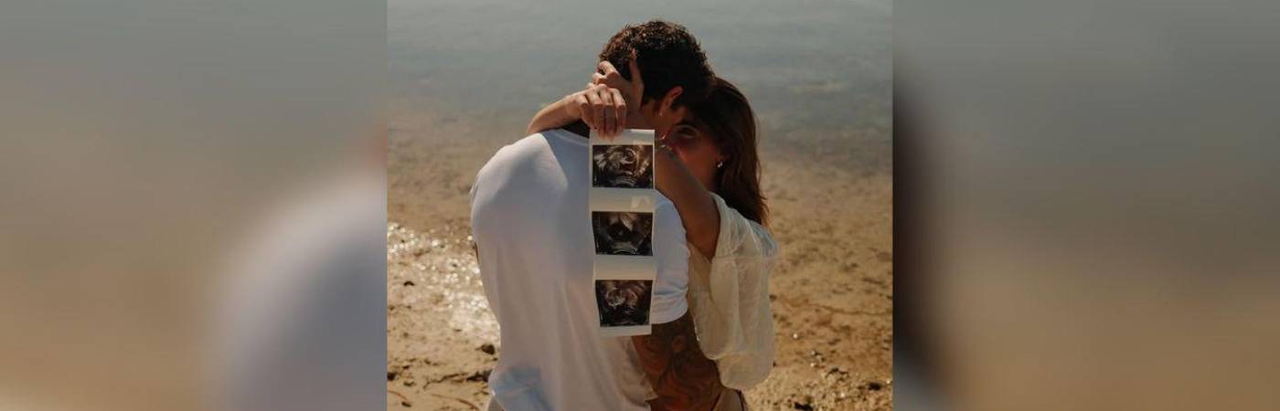 La pareja se enteró en noviembre del 2025. FOTO: INSTAGRAM @ISABELLA.LADERA