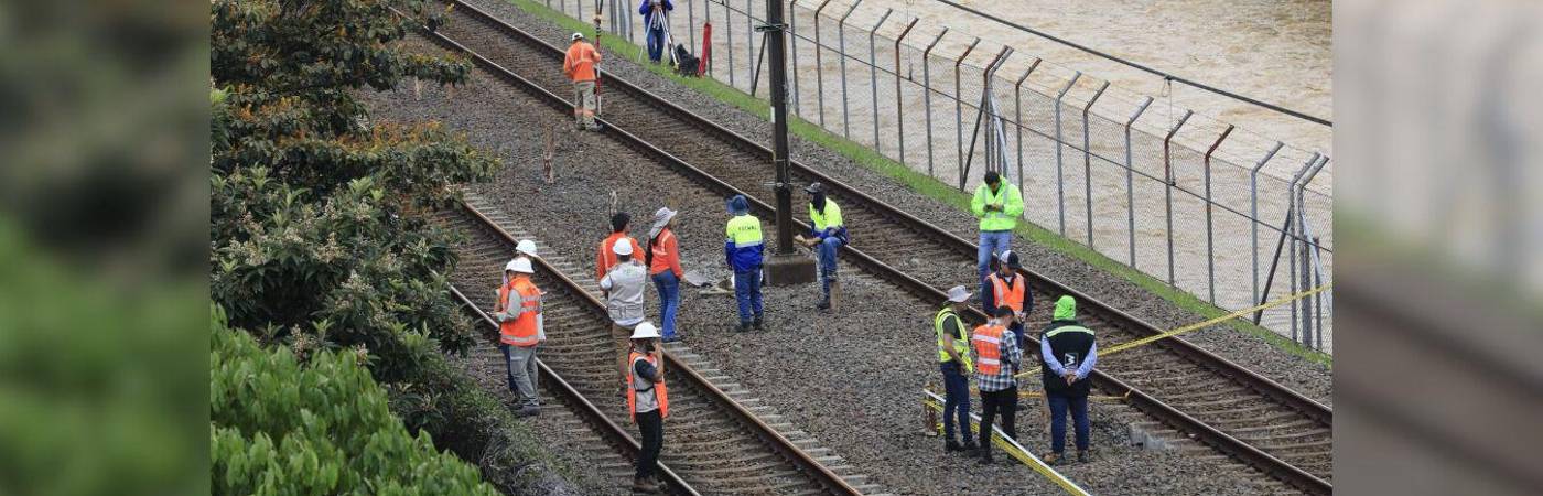 Este socavón sería una manifestación del cambio climático y sus impactos sobre la infraestructura / FOTO: CAMILO SUÁREZ