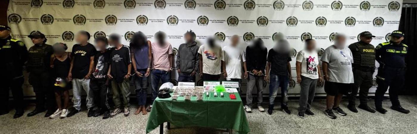 Las 13 personas capturadas harían parte del grupo delincuencial la Raya. FOTO: CORTESÍA POLÍCIA METROPOLITANA 
