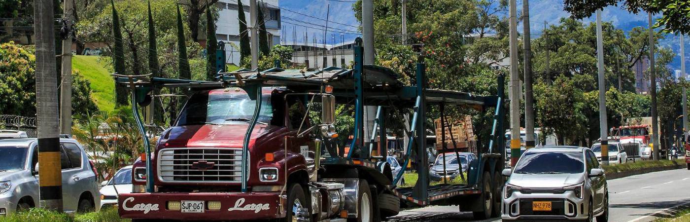 Vale la pena detenerse un momento y confirmar si su carro o moto tiene pico y placa. /FOTO: ANDRÉS CAMILO SUÁREZ ECHEVERRY