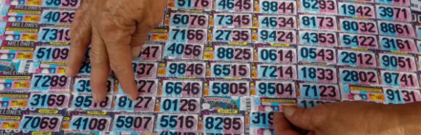 Venta de loterías en Medellín. / FOTO: MANUEL SALDARRIAGA